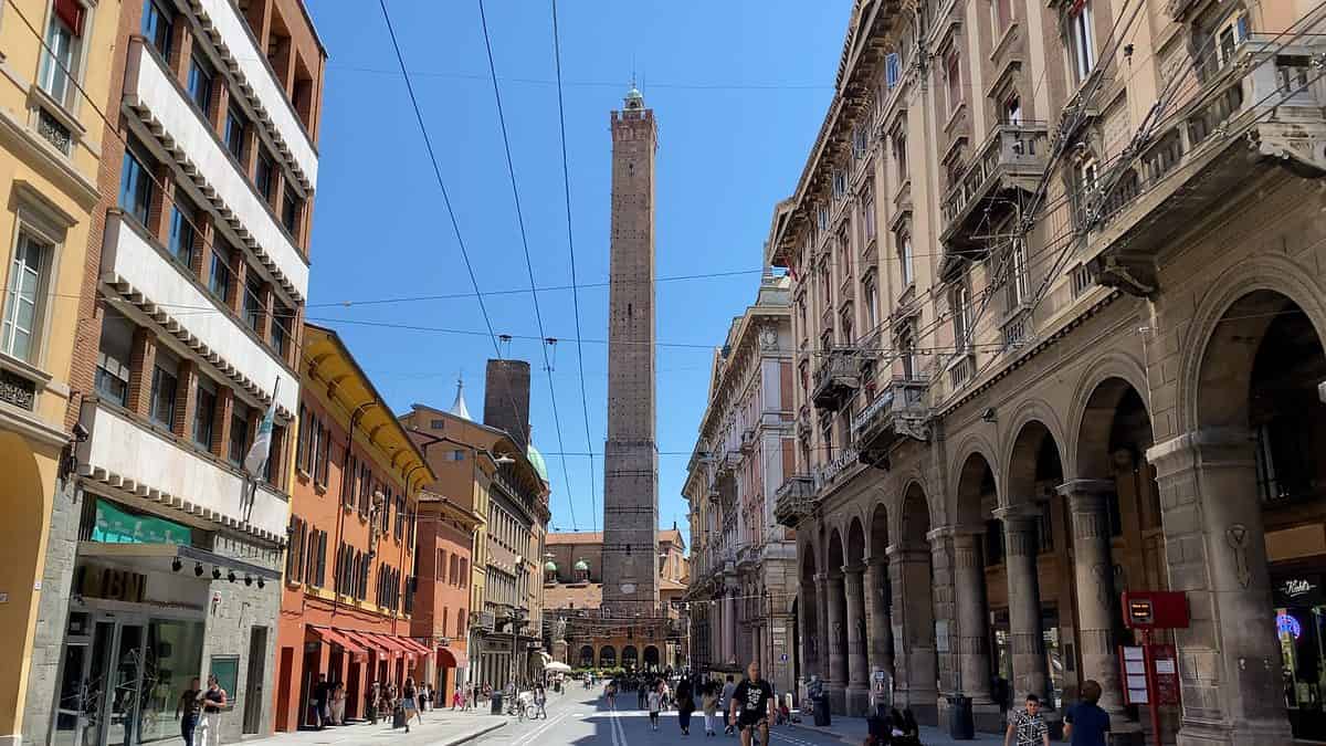 ボローニャ：イタリアの食と文化の中心地