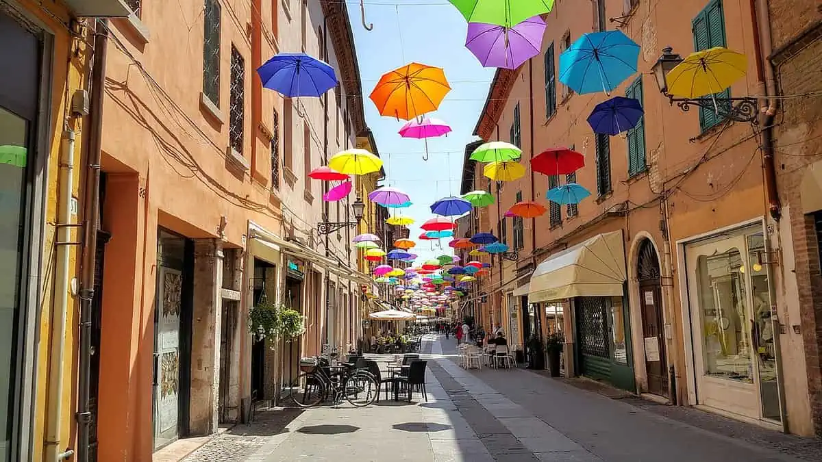 イタリア・ラヴェンナ、傘、装飾