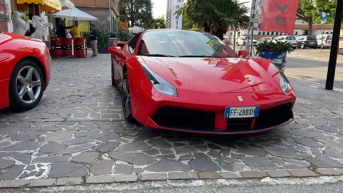 Rijden in een Ferrari 488 in Italië