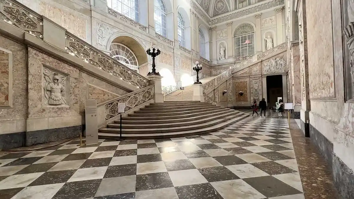 Napoli kongepaladsets store trappe 