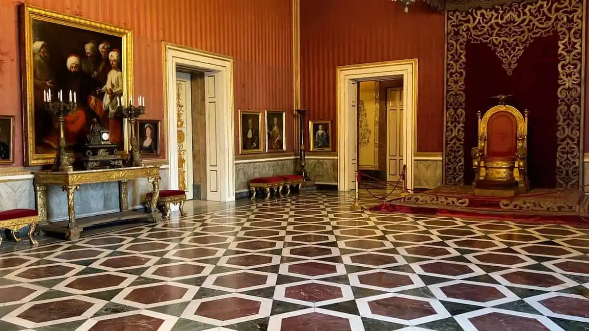 Palais royal de Naples - Salle du trône