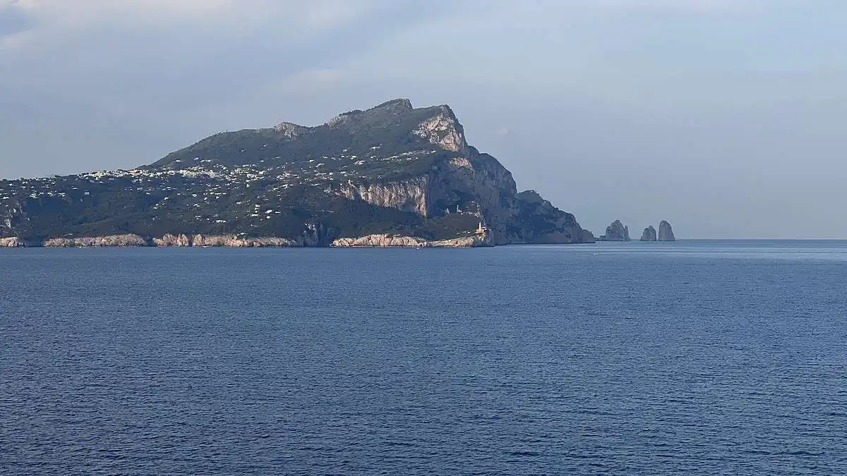 The dramatic cliffs of Capri 