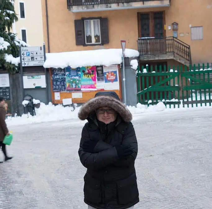 att bära vinterkläder i Italien